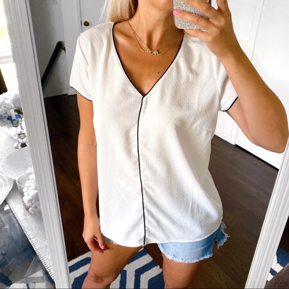 🐚 LOLA LIZA OFF-WHITE BLACK TRIM BLOUSE! - Picture 1 of 10